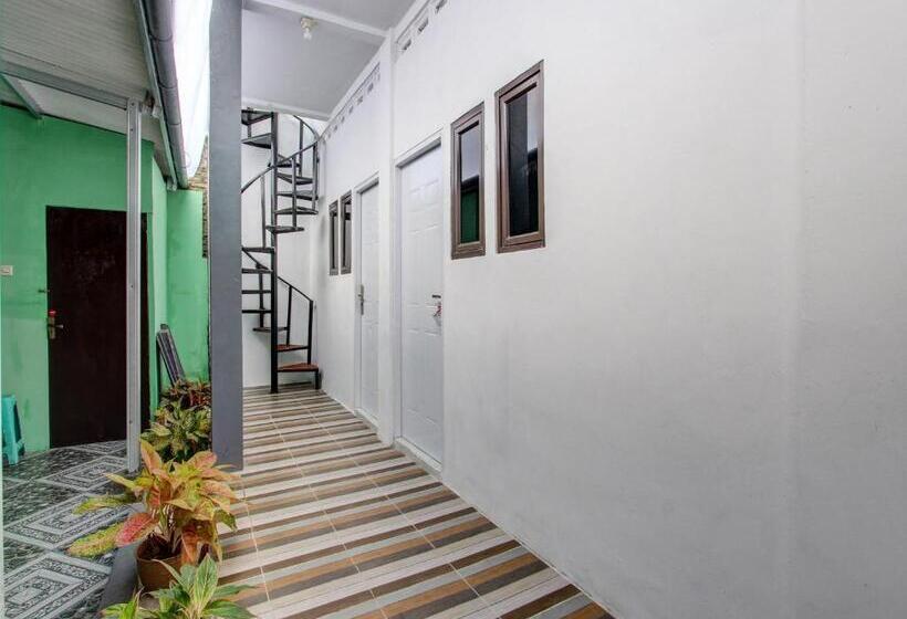 فندق Spot On 92490 Casa Homestay Syariah