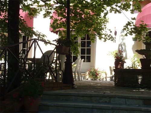 住宿加早餐  La Villa Les Pins