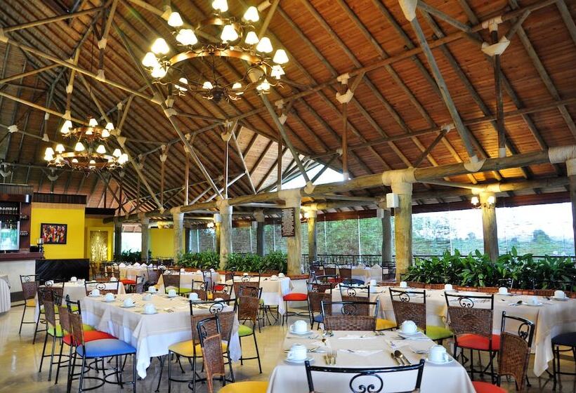 هتل Campestre Las Camelias