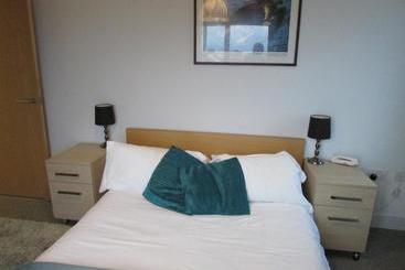 هتل Cheltenham Luxury Apartments