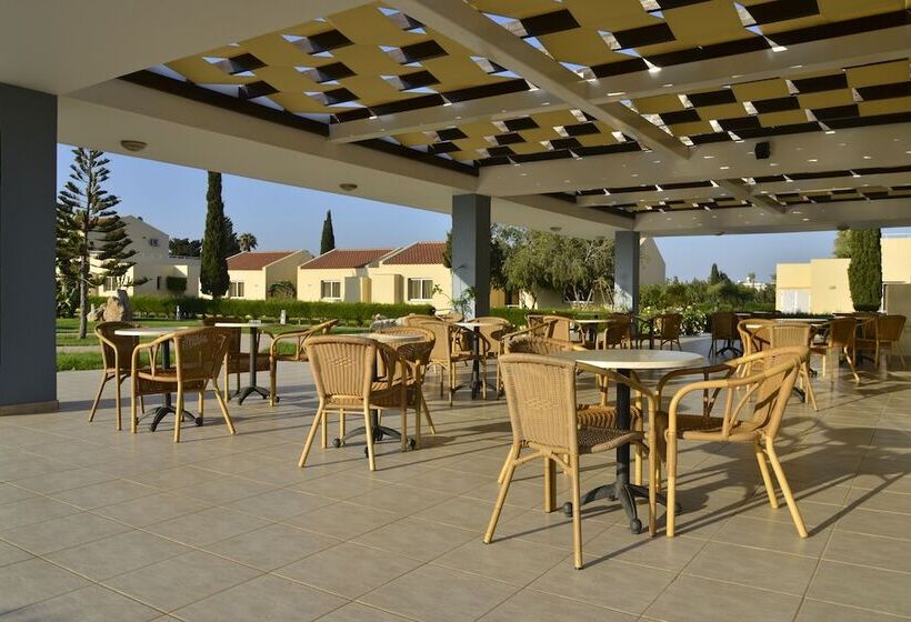 هتل Makronisos Village