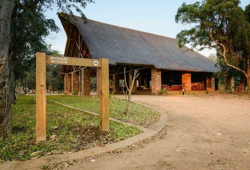 בית מלון כפרי Montebelo Gorongosa Lodge & Safari