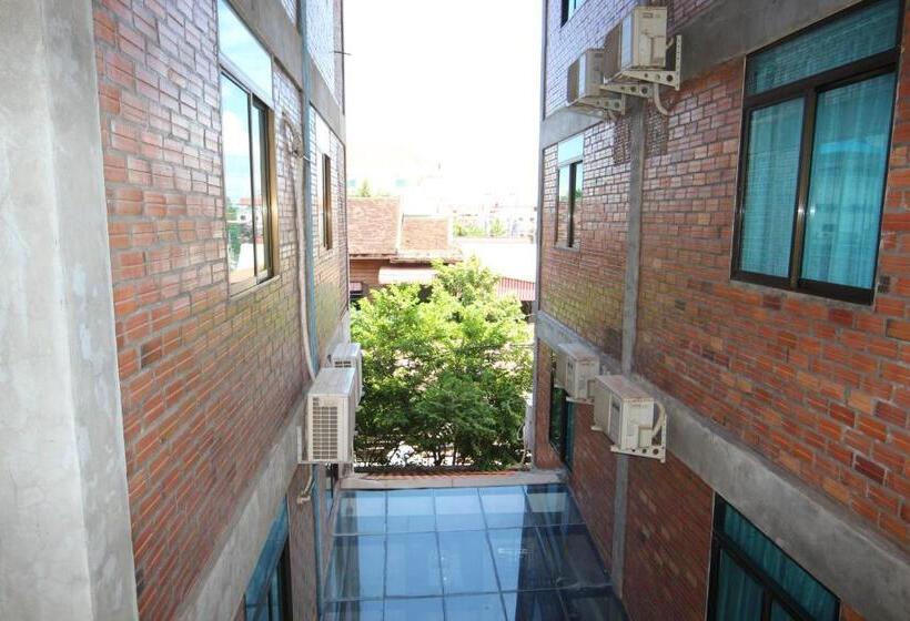 هتل Naga Angkor Hostel