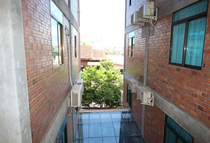 هتل Naga Angkor Hostel