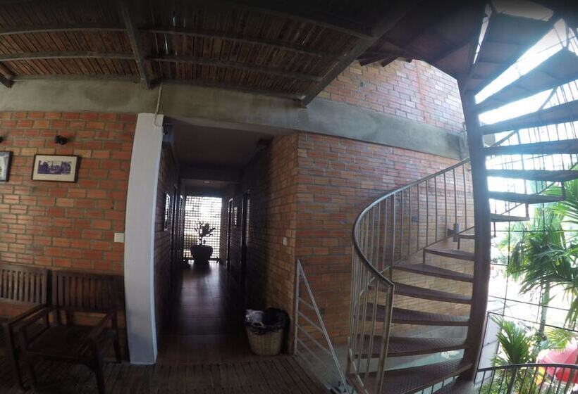 هتل Naga Angkor Hostel