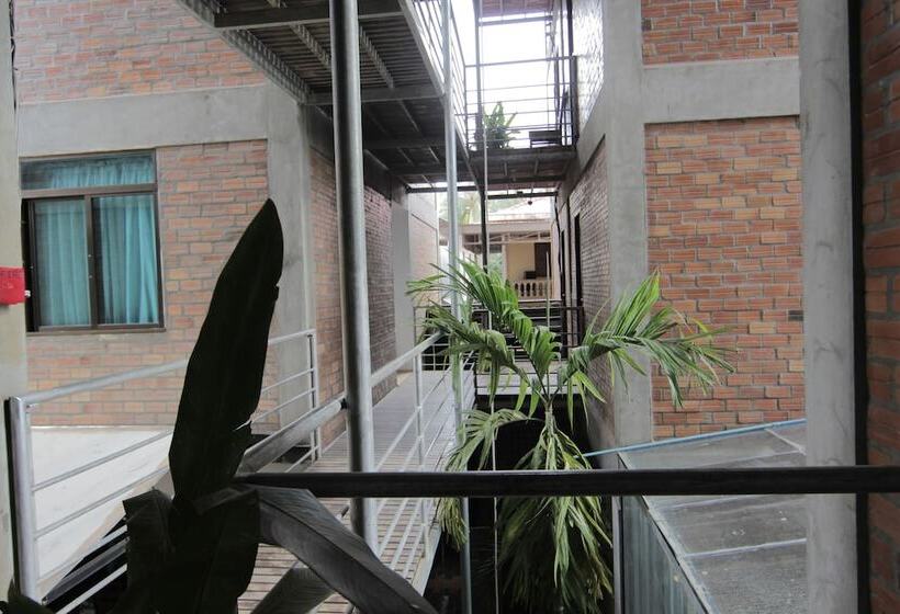 هتل Naga Angkor Hostel