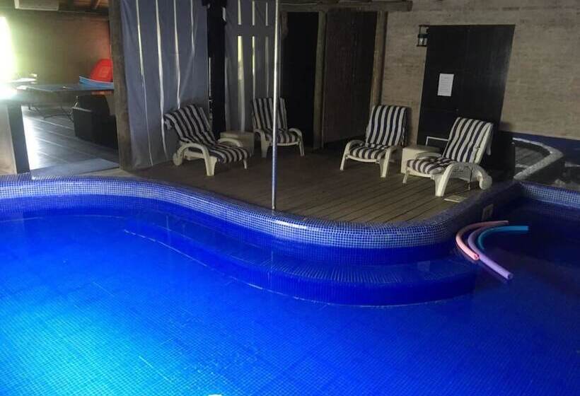 هتل Punta Del Este Arenas