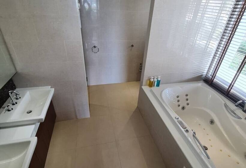 هتل The Privilege Residence