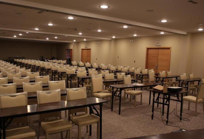 Río Serrano Hotel + Spa