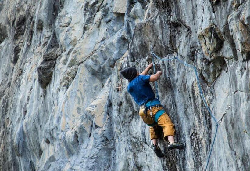 Río Serrano Hotel + Spa