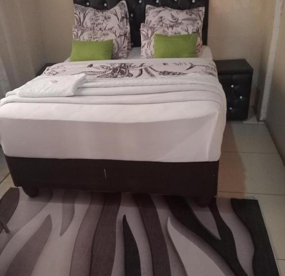 ベッドアンドブレックファースト Rz. Guesthouse Mafikeng