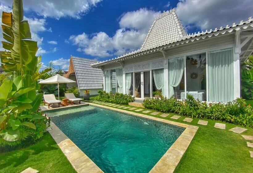민박 Piramida S White Villa S Bali   Joglo