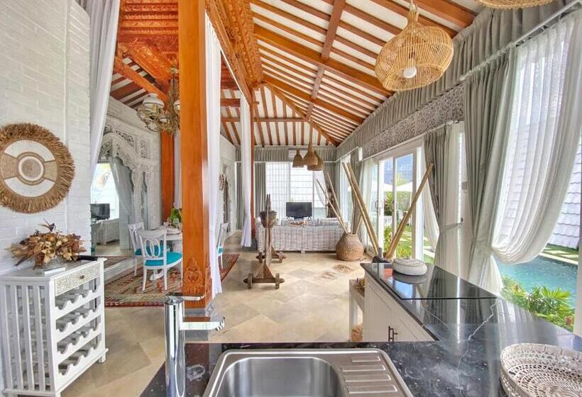 민박 Piramida S White Villa S Bali   Joglo