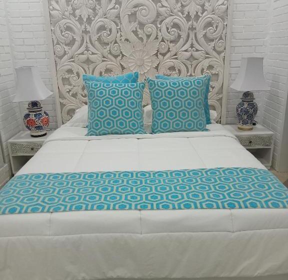 민박 Piramida S White Villa S Bali   Joglo