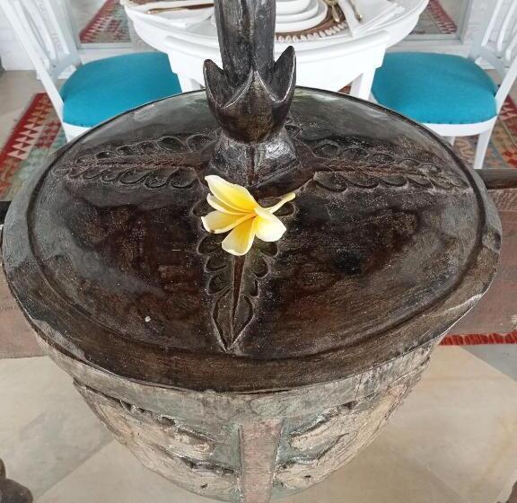 민박 Piramida S White Villa S Bali   Joglo