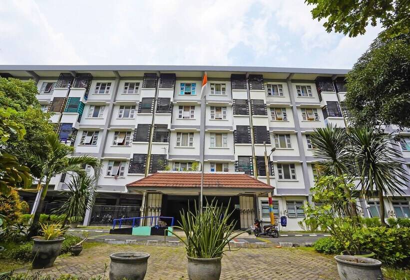 ホテル Spot On 92474 Penginapan Rusunawa Ii