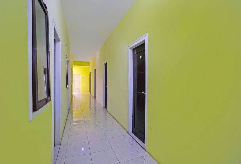 ホテル Spot On 92474 Penginapan Rusunawa Ii