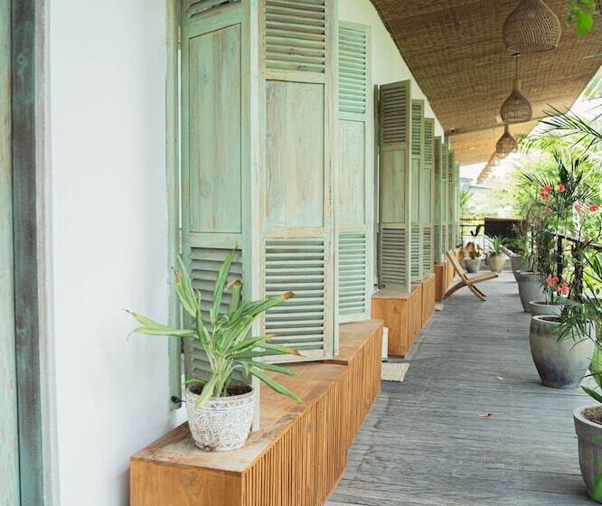 White Penny Hostel