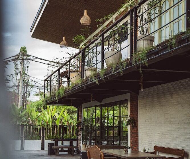 White Penny Hostel