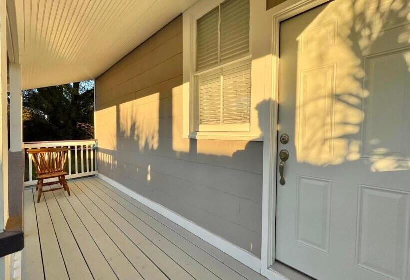 بنسيون Lovely Guesthouse In The Up And Coming Springfield