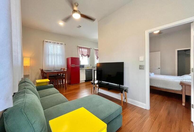 بنسيون Lovely Guesthouse In The Up And Coming Springfield