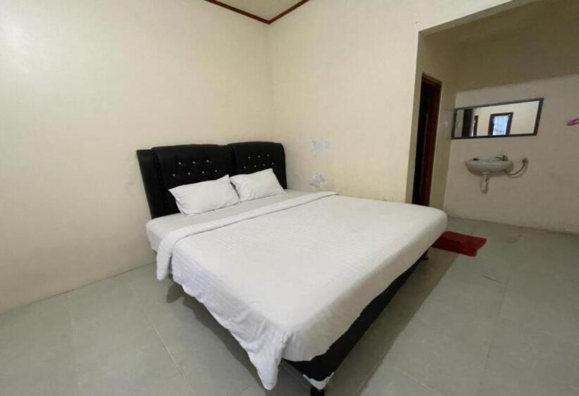 هتل Oyo 92464 Efniati Homestay Syariah