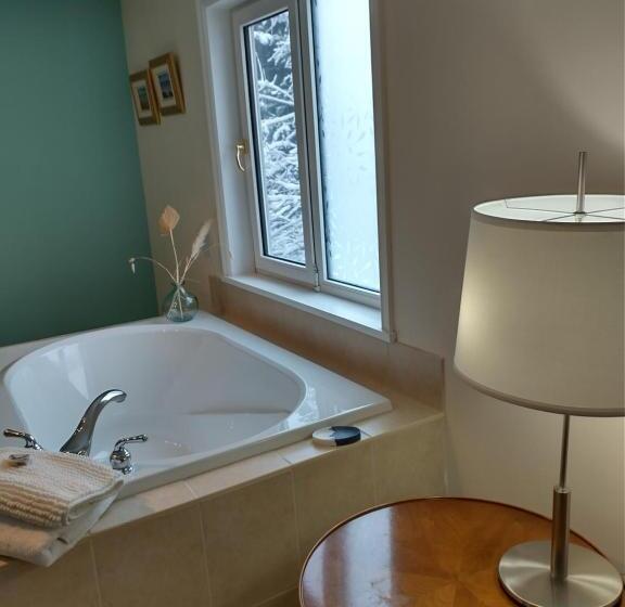 مبيت وإفطار By The Bay Lavender Villa