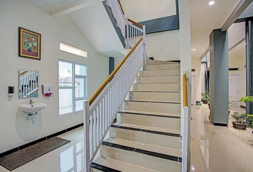 هتل Capital O 92417 Sawahan Residence Syariah