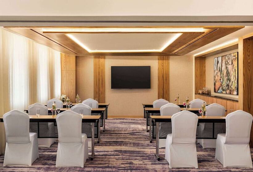 בית מלון כפרי Ramada Encore By Wyndham Indore Nipania