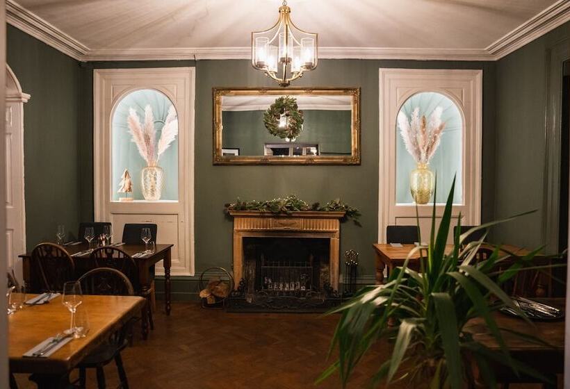 Отель The George Inn Wedmore
