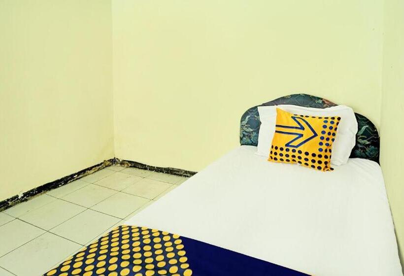 فندق Spot On 92400 Dhaha Penginapan House Syariah