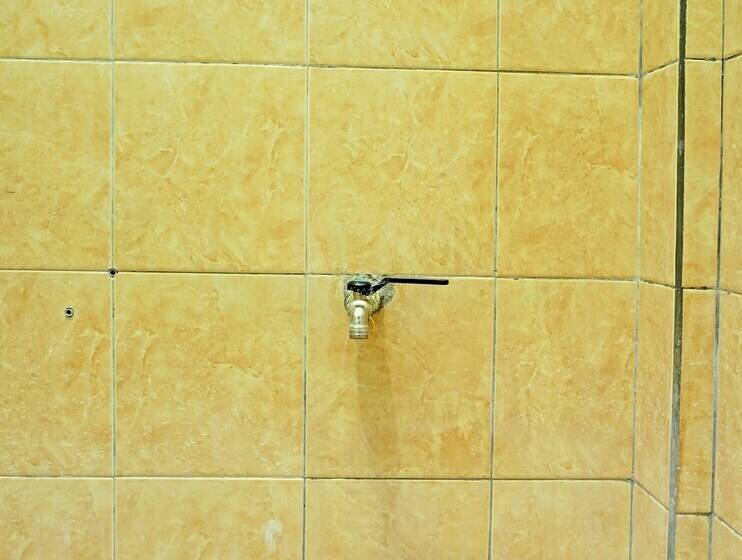 فندق Spot On 92400 Dhaha Penginapan House Syariah