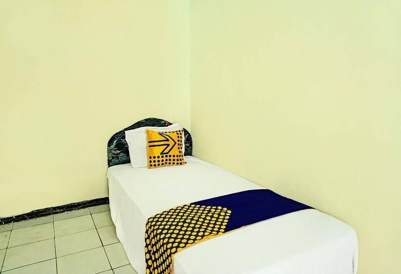 فندق Spot On 92400 Dhaha Penginapan House Syariah