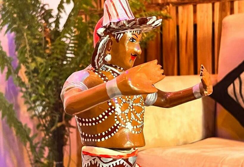 酒店 The Lovina Place