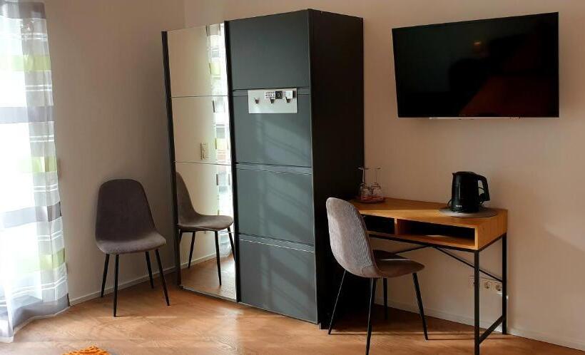 ペンション Weingut U. Gästehaus Becker