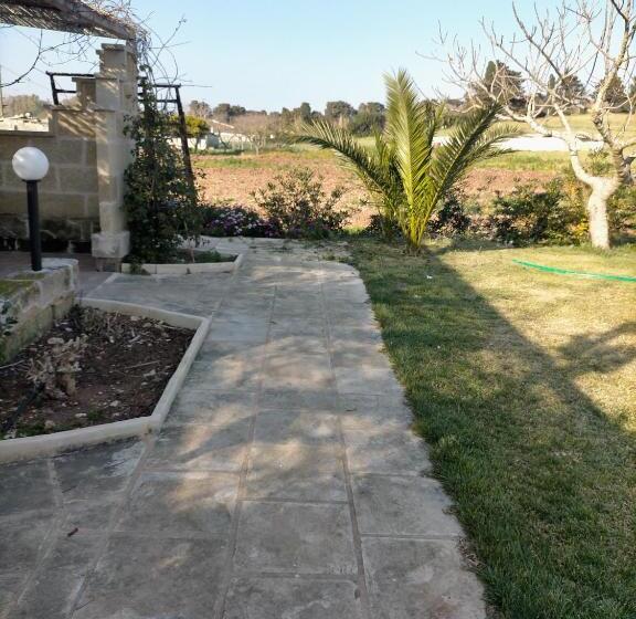 هتل Agriturismo B&b Li Massari