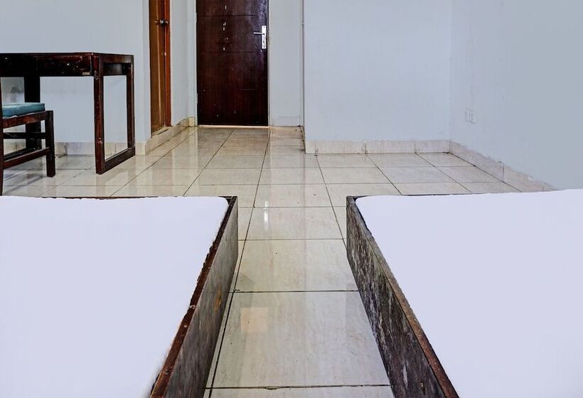 ホテル Spot On 92374 Penginapan Rusunawa