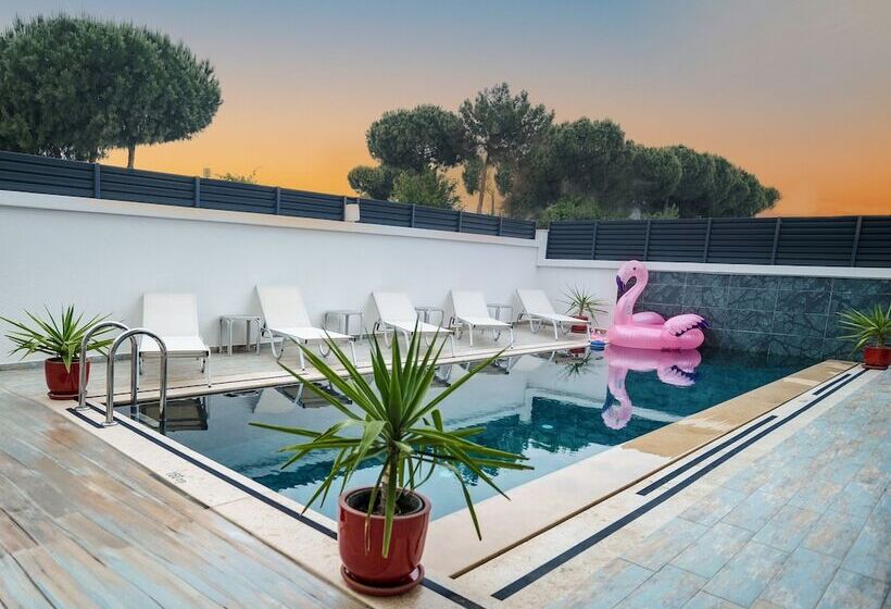 בית מלון כפרי Umbelo Suites Dalyan