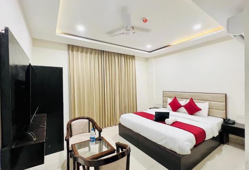 فندق The Lycoris Near Bus Stand Zirakpur On Ambala Highway