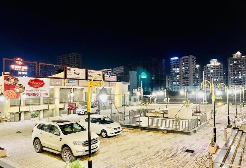 فندق The Lycoris Near Bus Stand Zirakpur On Ambala Highway