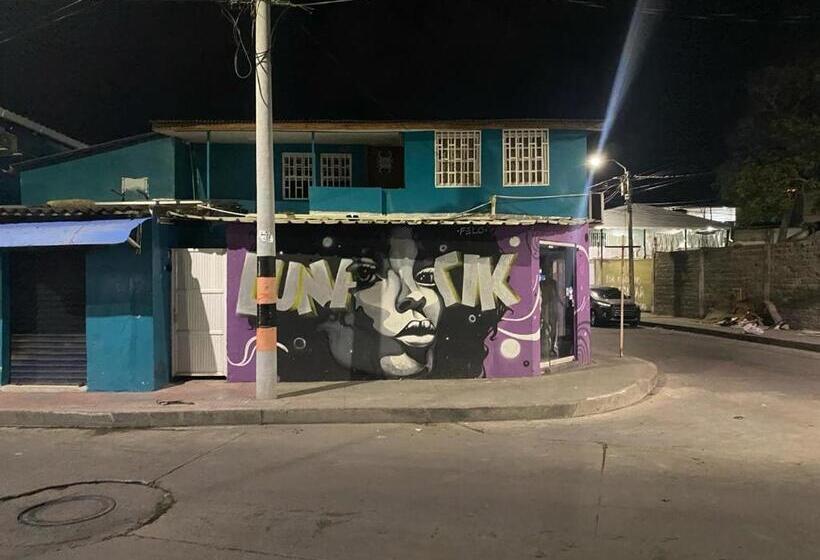 پانسیون Miss Titis Native Lodge