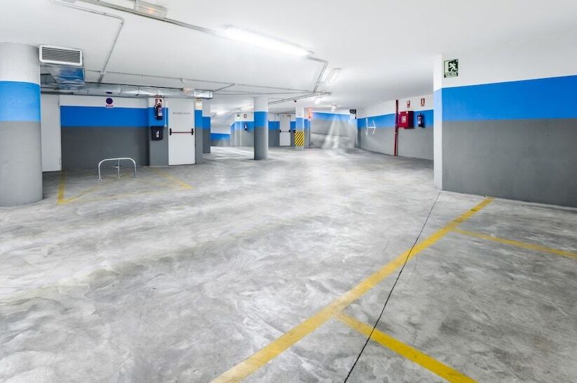 مسافرخانه AMC Granada