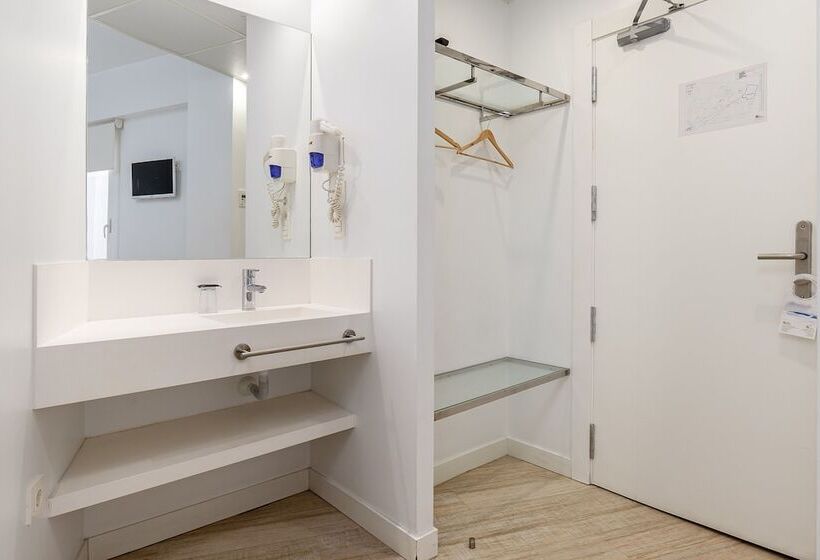 مسافرخانه AMC Granada