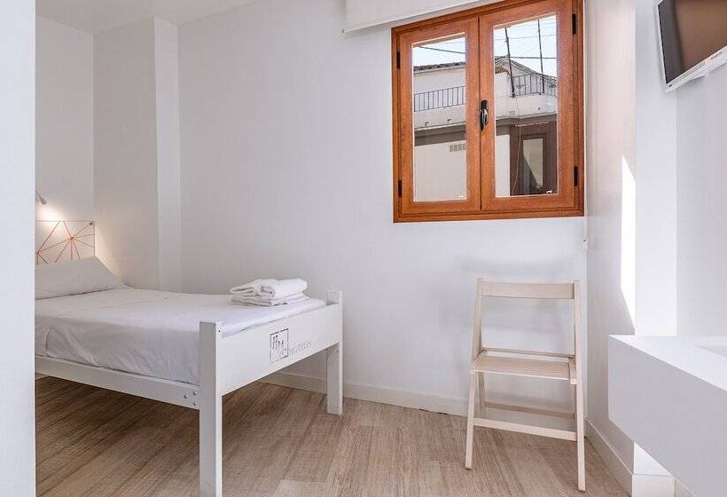 مسافرخانه AMC Granada