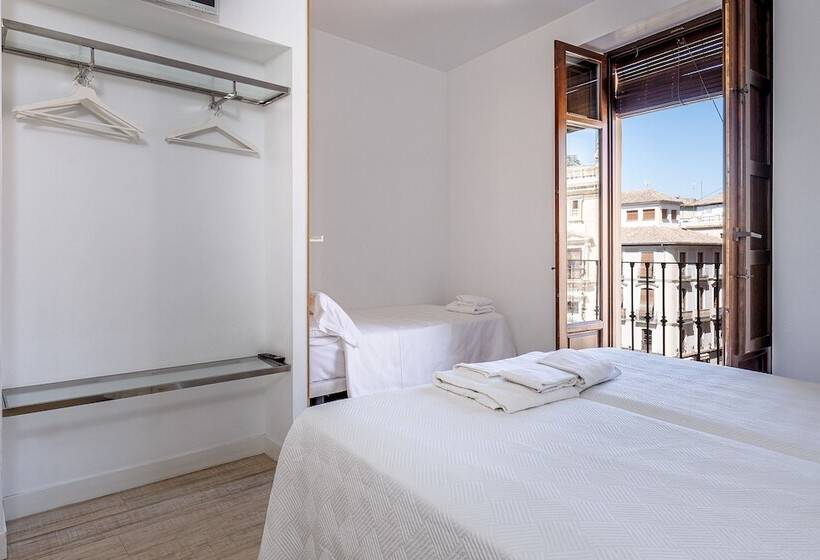 مسافرخانه AMC Granada