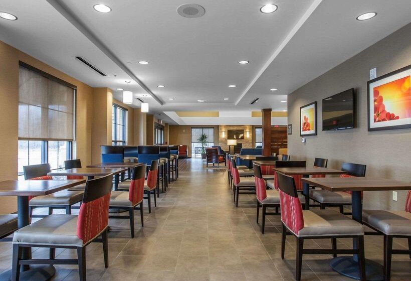 בית מלון כפרי Comfort Suites Youngstown North