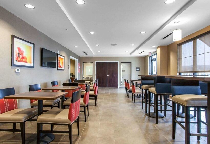בית מלון כפרי Comfort Suites Youngstown North