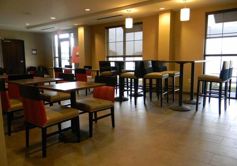 בית מלון כפרי Comfort Suites Youngstown North