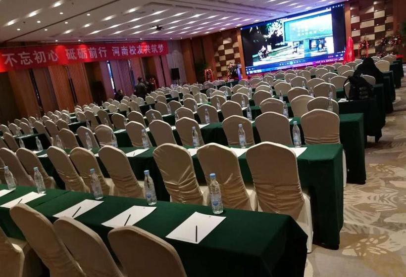 فندق Ramada By Wyndham Zhengzhou East