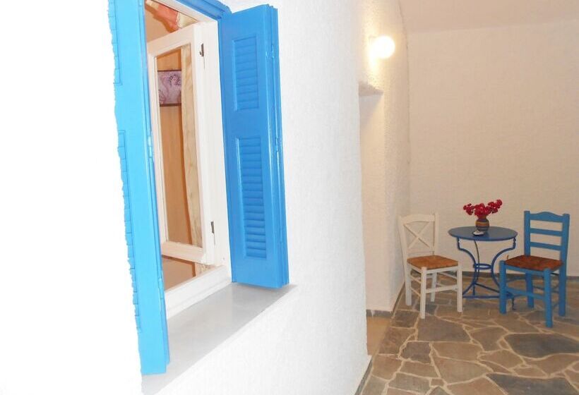 هتل Livanios Studios